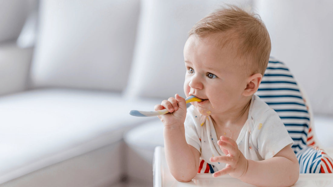 7 Tipps - Wie lernt mein Kind selbstständig essen und trinken? - derkleinefratz.de