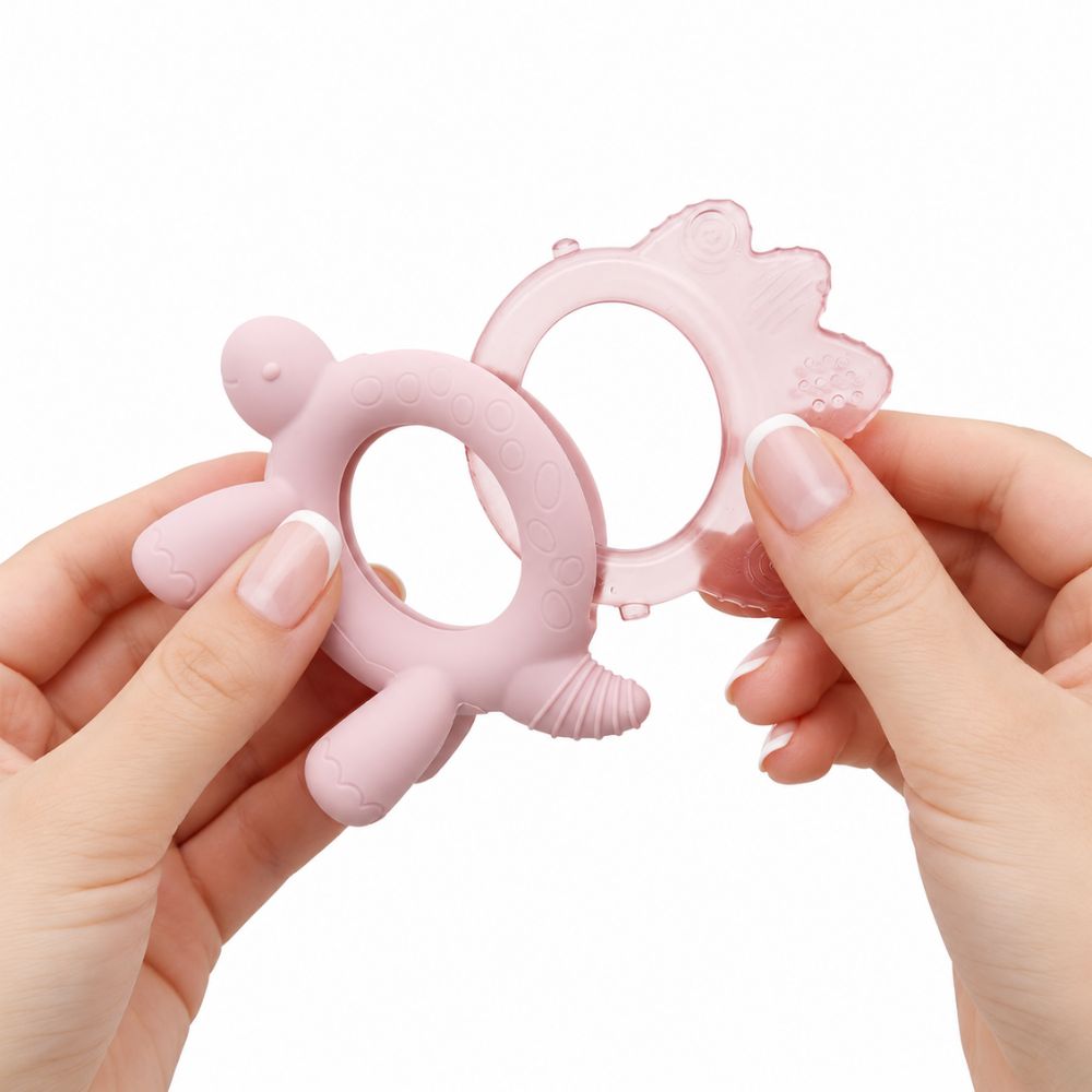 Beißring in der Hand - KI erstellt